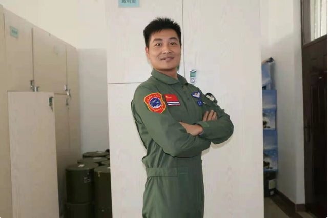 飞行员张超：为挽救舰载机牺牲后，妻子被特招入伍，已成海军上尉