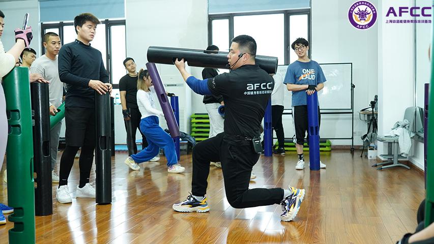 健身教练培训学校学费（健身教练培训机构学费需要多少钱呢）