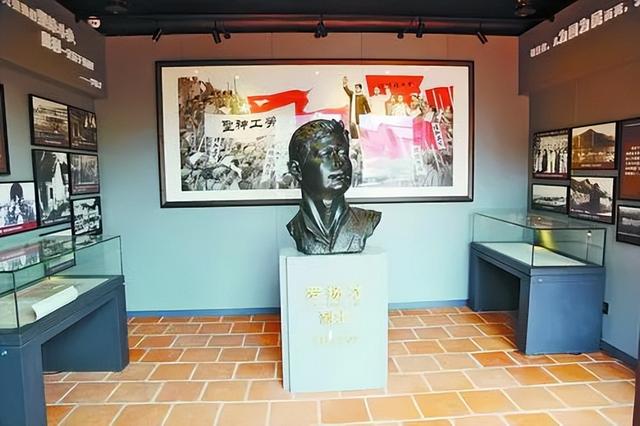 厦门大学 马克思主义学院，厦大囊萤楼：一座小楼