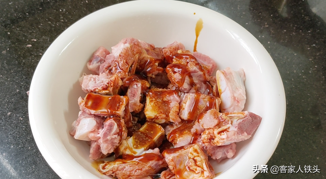 排骨怎么炖才好吃呢又嫩又香呢，排骨怎么炖好吃还烂肉嫩（我家隔三差五这样做一锅）