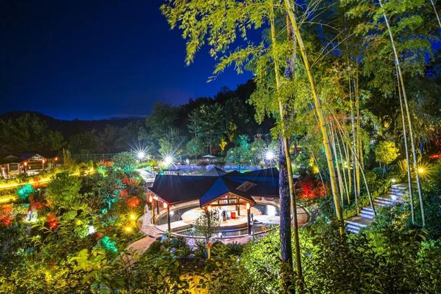 英山四季花海好玩吗，四季花海旅游攻略（四季花海五周年：一座天然氧吧）