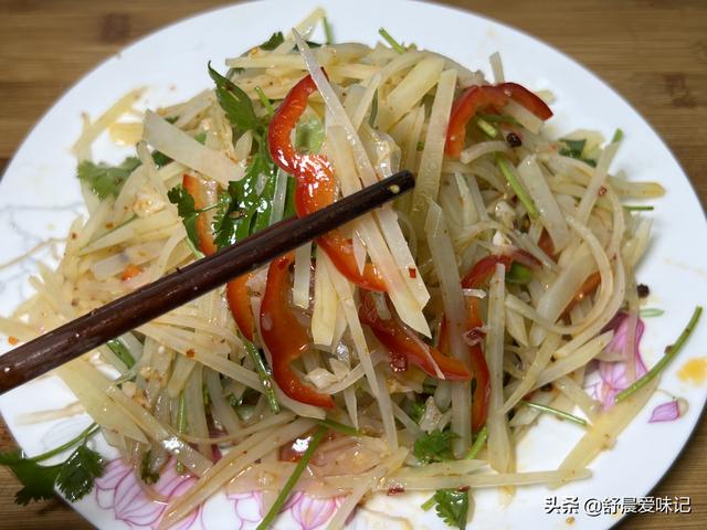 麻辣土豆丝的做法，麻辣土豆丝有哪些做法（土豆丝不要热炒了）