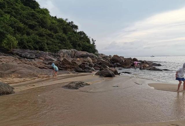 深圳西冲沙滩风景区，夏天是属于海边的季节