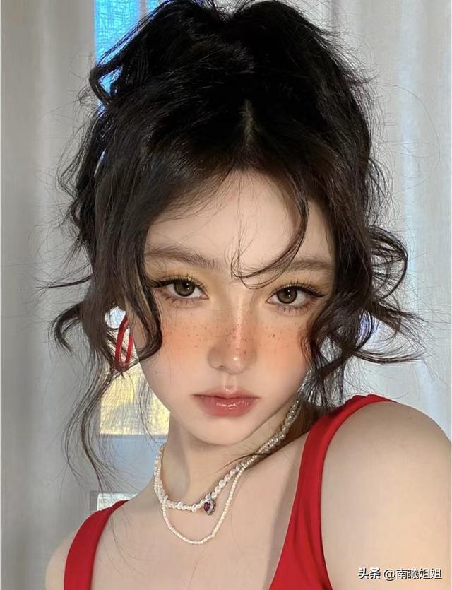 长发怎么扎好看，长直发怎么扎发型好看（今年流行这3种“高颅顶扎发”）