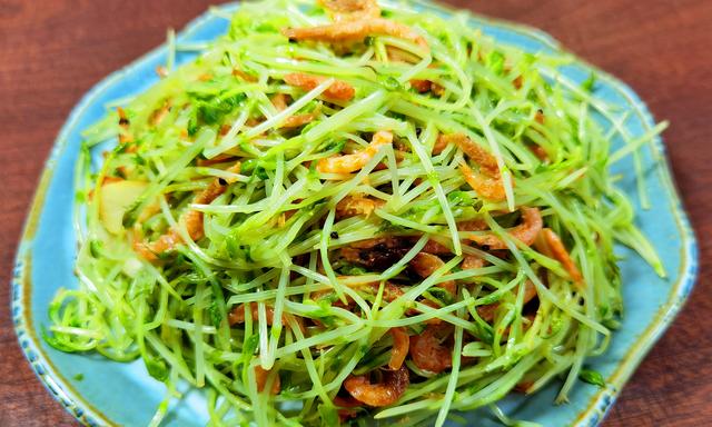 黄豆芽怎么做，黄豆芽怎么做下奶（遇到豌豆苗别手软）