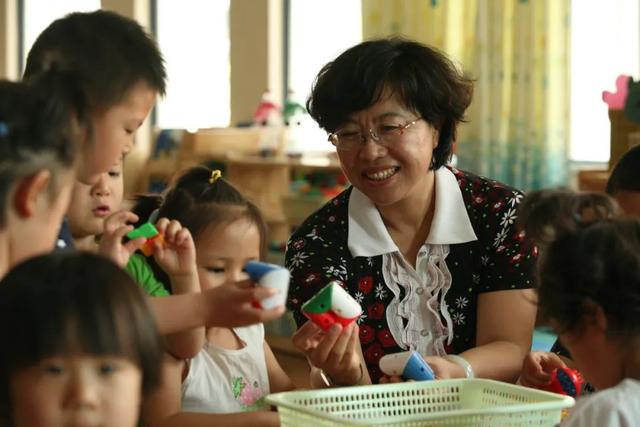 孩子闪光点简短句子，家长写孩子闪光点总结（教育者要注重发掘并肯定孩子的每一个闪光点）