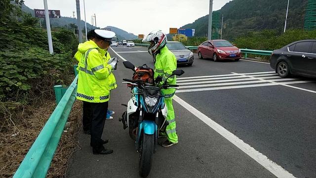 摩托车上高速需要什么条件，广东省摩托车上高速需要什么条件（包括排量、证件和护具）