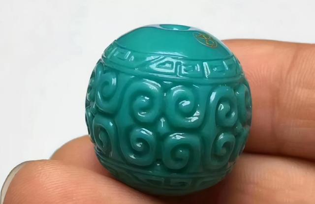 合成绿松石的鉴别方法，怎么辨别松石是合成的（简单实用的绿松石真、假识别技巧）