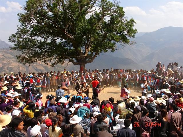 打歌是什么意思，打歌服是什么意思啊（彝族人热烈欢快的音乐party——彝族打歌）