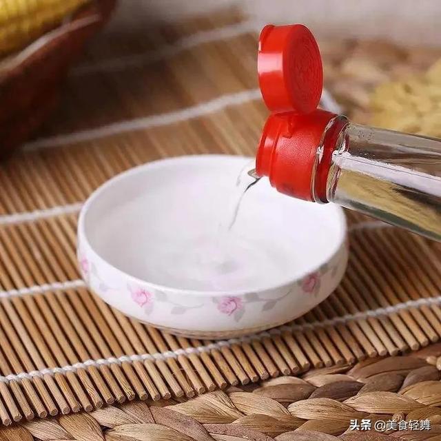 10条白醋的生活小妙用，吃白醋的好处（盐、白醋、小苏打在生活中的30种妙用）