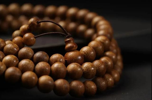 白奇楠沉香手串的功效,奇楠沉香手串有什么好处(最有效的奇楠手串保养方法) 白奇楠沉香手串的功效,奇楠沉香手串有什么好处(最有效的奇楠手串保养方法)