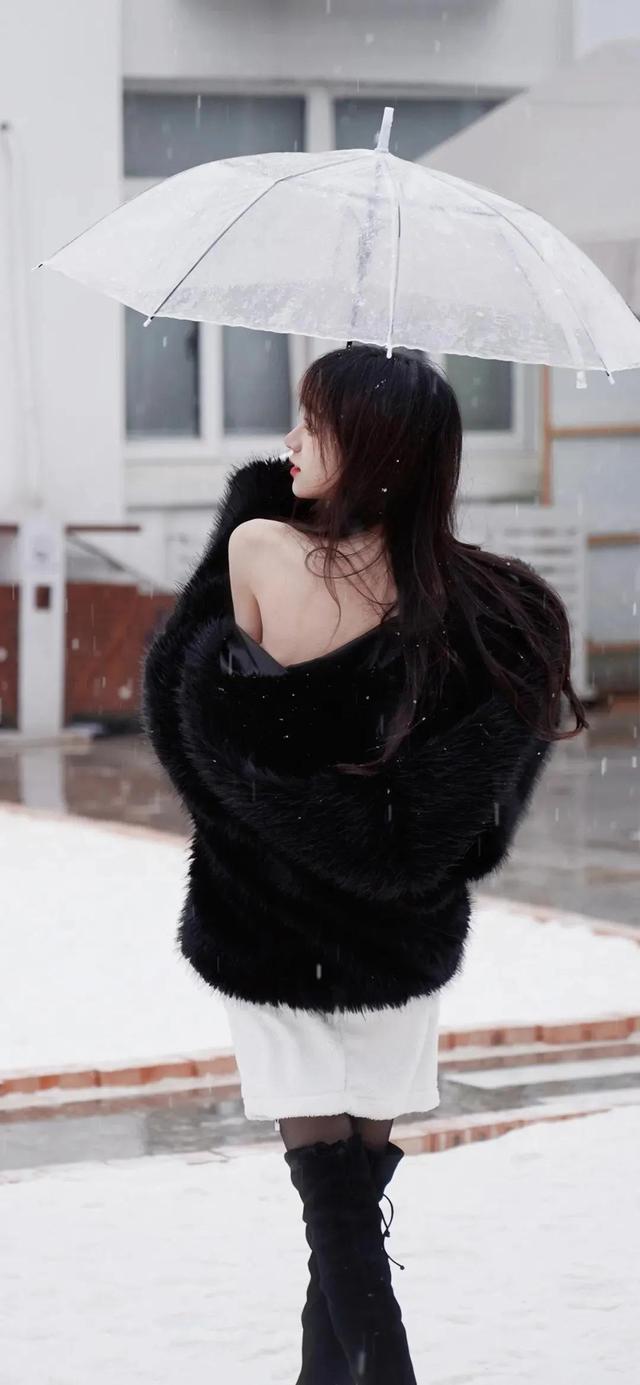 描写雪中美女的句子，夸奖雪中美女的句子（雪中美女唯美写真图集）