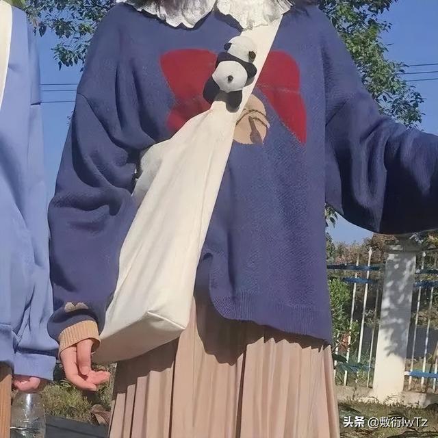 情侣头像超好看一对新款，超好看的情侣头像一对 “晴天也会突然下暴雨，温柔的人也会不开心”（情侣微信头像 ， 情人节快乐）