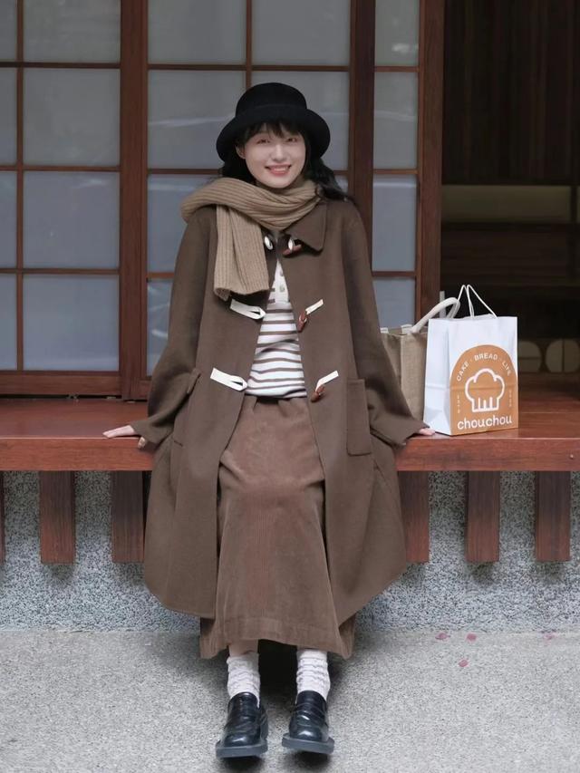 十八度穿什么衣服，18度左右衣服搭配图上海（照着这样穿，保暖又美丽）