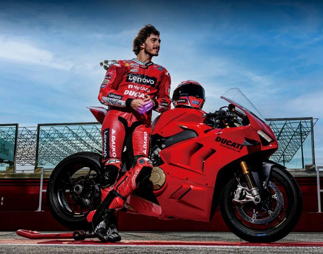 杜卡迪摩托车报价表（22款杜卡迪超跑Panigale V4/V4 S中国发布25.9万起）
