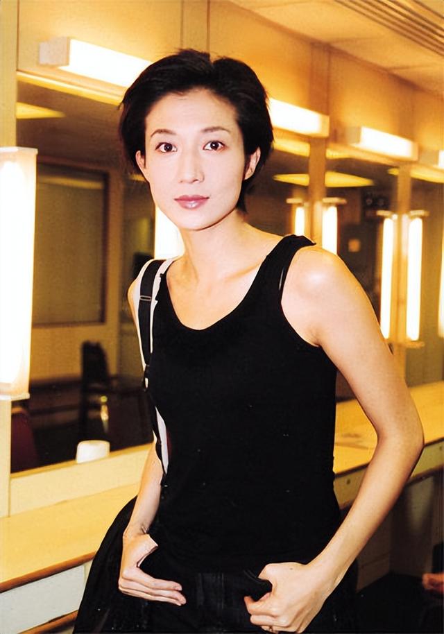 林凤娇简介和个人资料，女星林凤娇：嫁给成龙40年