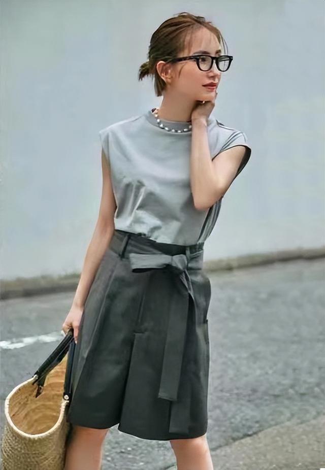 男士t恤穿搭，男生t恤太长怎么穿（对不起，那是你不会穿）