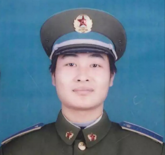 飞行员张超：为挽救舰载机牺牲后，妻子被特招入伍，已成海军上尉