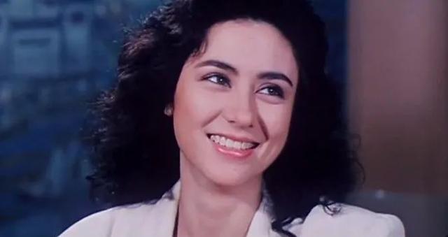 李晨妻子是谁，李晨的老婆叫什么名字（结婚30年无儿无女无怨言）