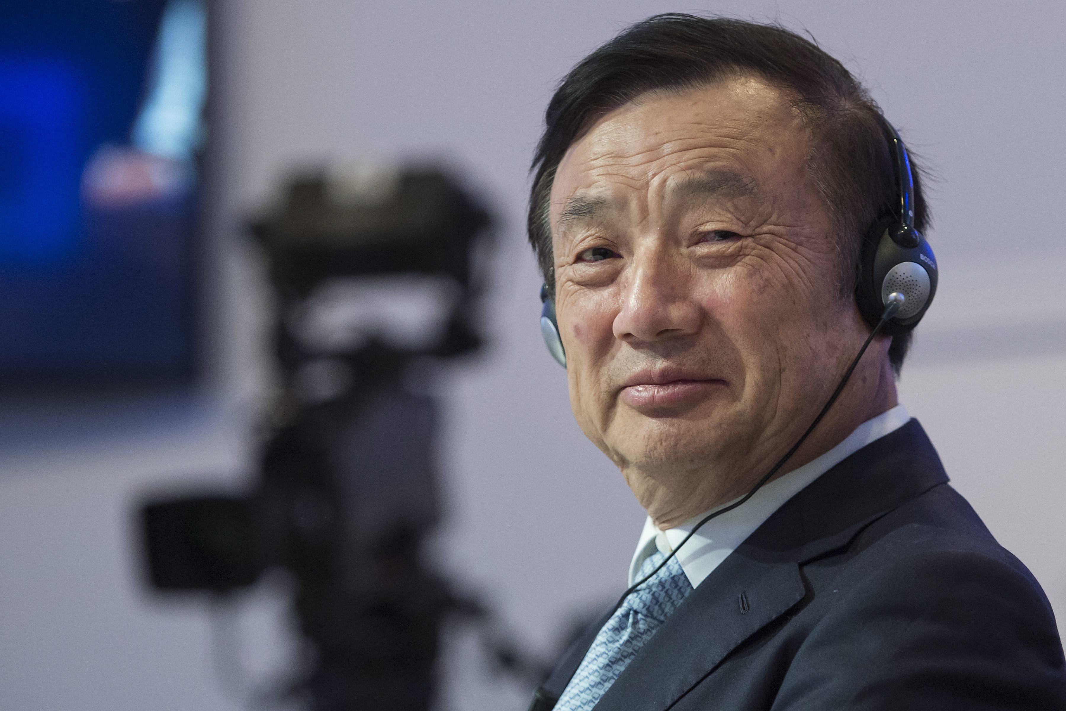 任正非娶了80后苏薇，长相温婉气质动人，曾是得力秘书