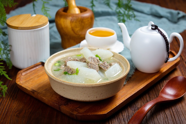 冬天煲什么汤好喝又下饭，建议：冬季常喝这5碗汤