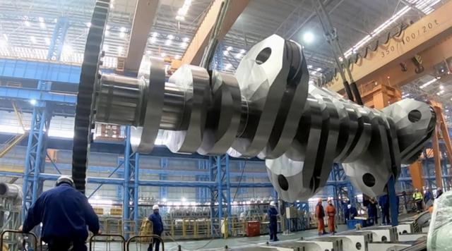 重柴油和轻柴油的区别是什么，重柴油和重油区别（世界最大发动机：有五层楼高）