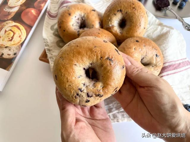 早餐小面包制作方法，早餐小面包制作方法步骤（面包入门必学）