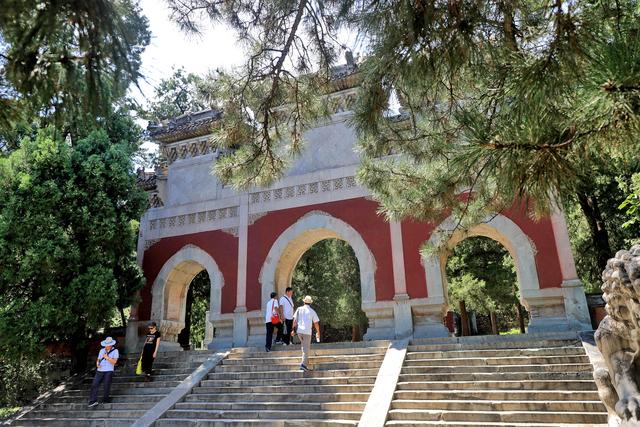 北京香山公园里面都有哪些寺庙，香山公园里面的寺庙（碧云寺金刚宝座塔）