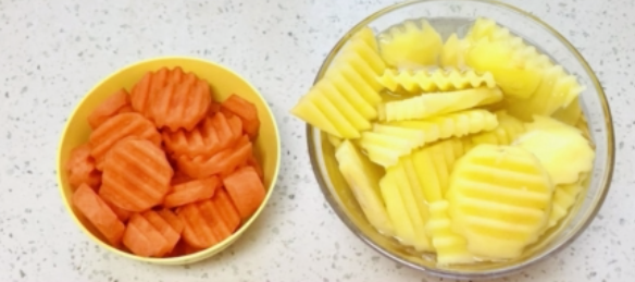 切好的蔬菜可以冷冻保存吗，洗净切好的蔬菜放冰箱冷藏里（蔬菜处理准备指南蔬菜的冷冻储存）