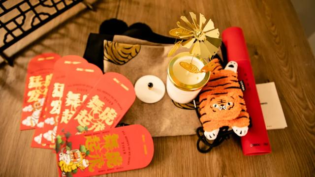 品牌拉杆箱十大排名，拉杆箱品牌十大排名（字节、腾讯、京东…22家大厂虎年礼盒实测）