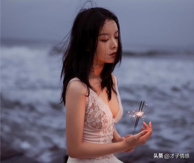 男生什么举动说明爱上女生了，男生哪些举动说明爱上女生了（他的“身体语言”会告诉你）