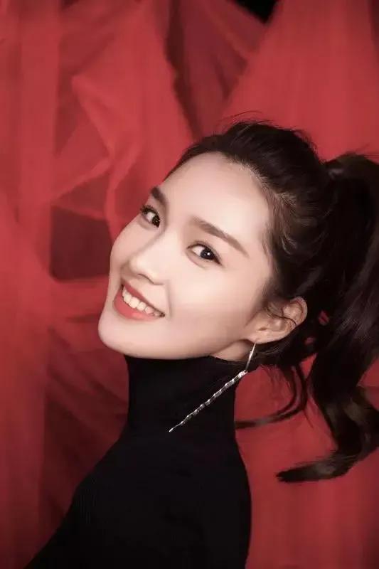 壁立千仞无欲则刚，无欲则刚壁立千仞是什么意思（壁立千仞，无欲则刚）