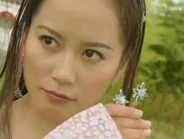 流星镖的威力测试，细数武侠剧中美女使用武器