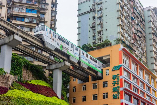 重庆旅游必去景点排名，重庆十佳旅游景点排行榜（重庆十个景点都值得一去）