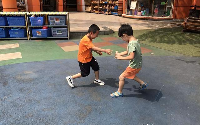 小孩玩的游戏有哪些，适合小孩玩的游戏有哪些（15个简单易做的游戏）