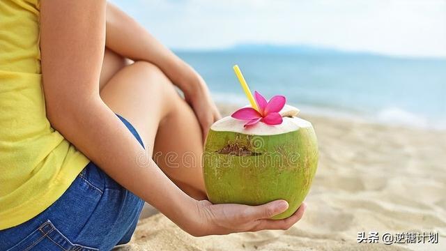 椰奶和椰汁有什么区别，椰汁和椰奶的区别（椰子水和椰奶究竟有何不同）