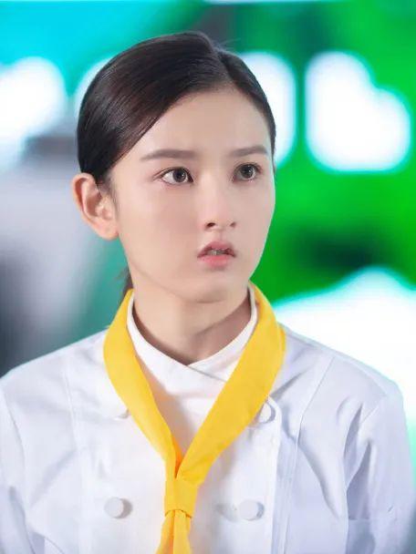 儿童发型图片 小女孩发型绑扎方法简单又可爱，儿童发型图片（几款绝美的新年公主编发）