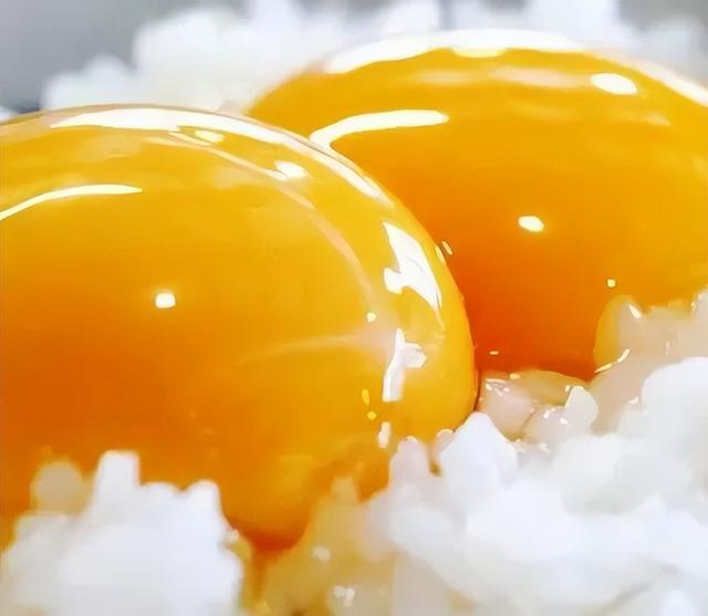 生鸡蛋怎么判断坏了，怎么知道鸡蛋是好是坏（日本的生鸡蛋真的可以放心吃吗）