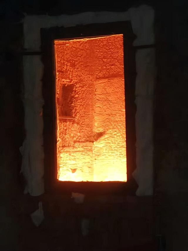 钢化玻璃和普通玻璃的区别，强化玻璃和普通玻璃怎么区分（防火玻璃同普通建筑玻璃功能及外观对比）