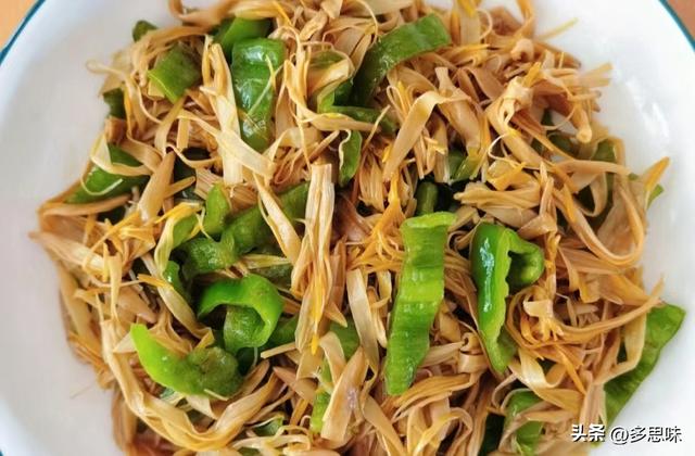 黄花菜的做法，黄花菜的做法与功效（简单美味下酒又下饭）