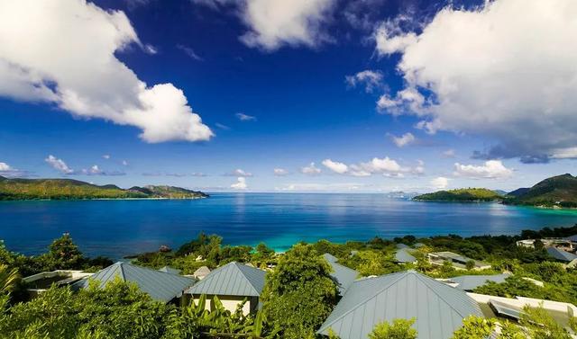 世界十大海岛度假胜地，世界知名海岛度假圣地（全世界最美的100座海岛）