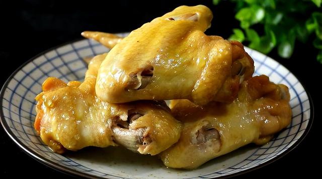 鸡翅的做法大全，鸡翅的做法大全家常红烧鸡翅（夏天出汗多胃口差）