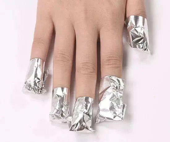 美甲怎么快速卸掉，怎么快速把美甲卸掉（最全的正确的涂甲油胶步骤——卸甲的操作步骤教程）