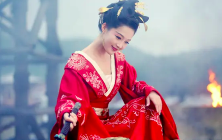 红楼梦李沁演的谁，李沁演过红楼梦里的谁（李沁为何能打破饭圈潜规则）