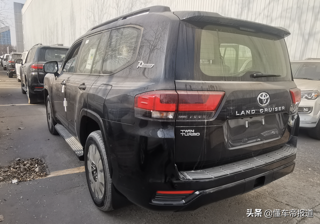 新车 | 丰田新兰德酷路泽到港实拍，115万起售，日本下定四年后提车