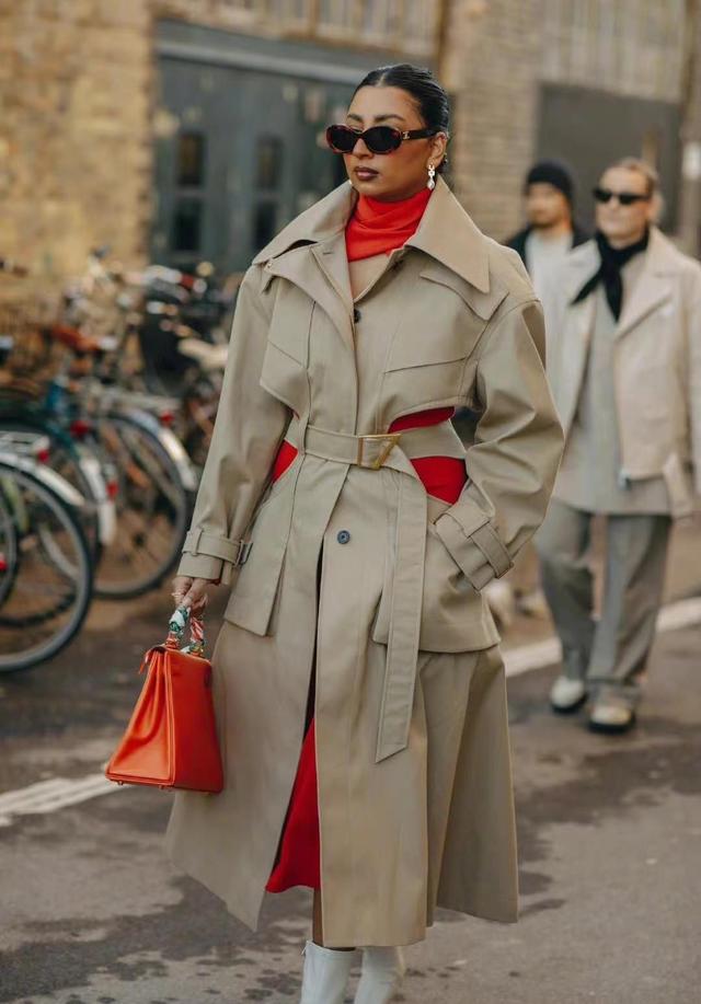 卡其色风衣搭配，卡其色的风衣怎么搭配（帅气慵懒随便搭配都不出错）