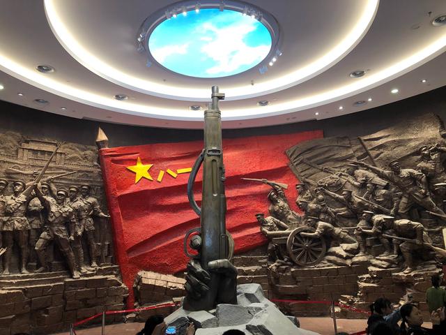 雄伟的井冈山歌词，“朱毛井冈会师”的壮举