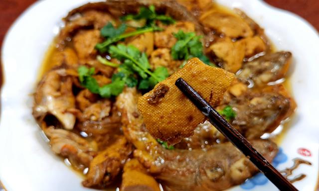 武昌鱼怎么做好吃，干烧武昌鱼的做法（炖豆腐吃特别香）