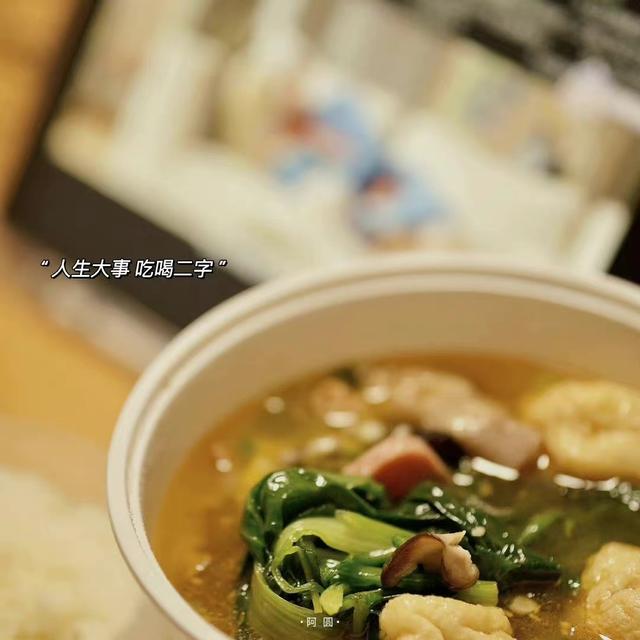 QQ/朋友圈背景图，qq朋友圈背景图怎么一直保存（温暖治愈冬日朋友圈背景图）