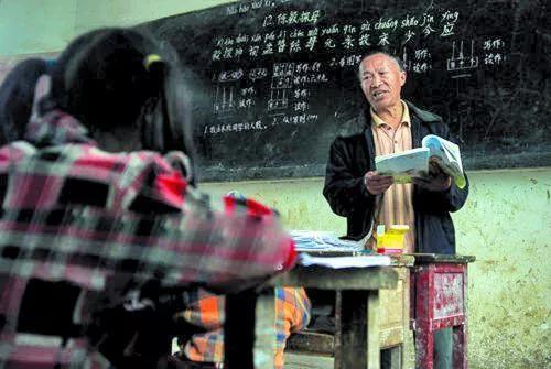 养老补助提高到每年教龄100元，能解决原民办教师的养老问题吗？
